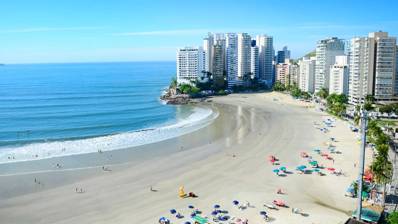 Praia das Pitangueiras no Guarujá: A alma vibrante do litoral paulista
