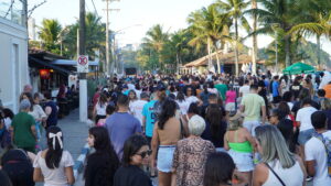 6ª CãoMinhada Solidária de Guarujá reúne 5 mil pessoas e arrecada 1,7 tonelada de ração para animais carentes