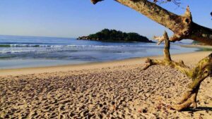 Guarujá no Inverno: Descubra Por Que Essa É a Melhor Época Para Conhecer a Pérola do Atlântico