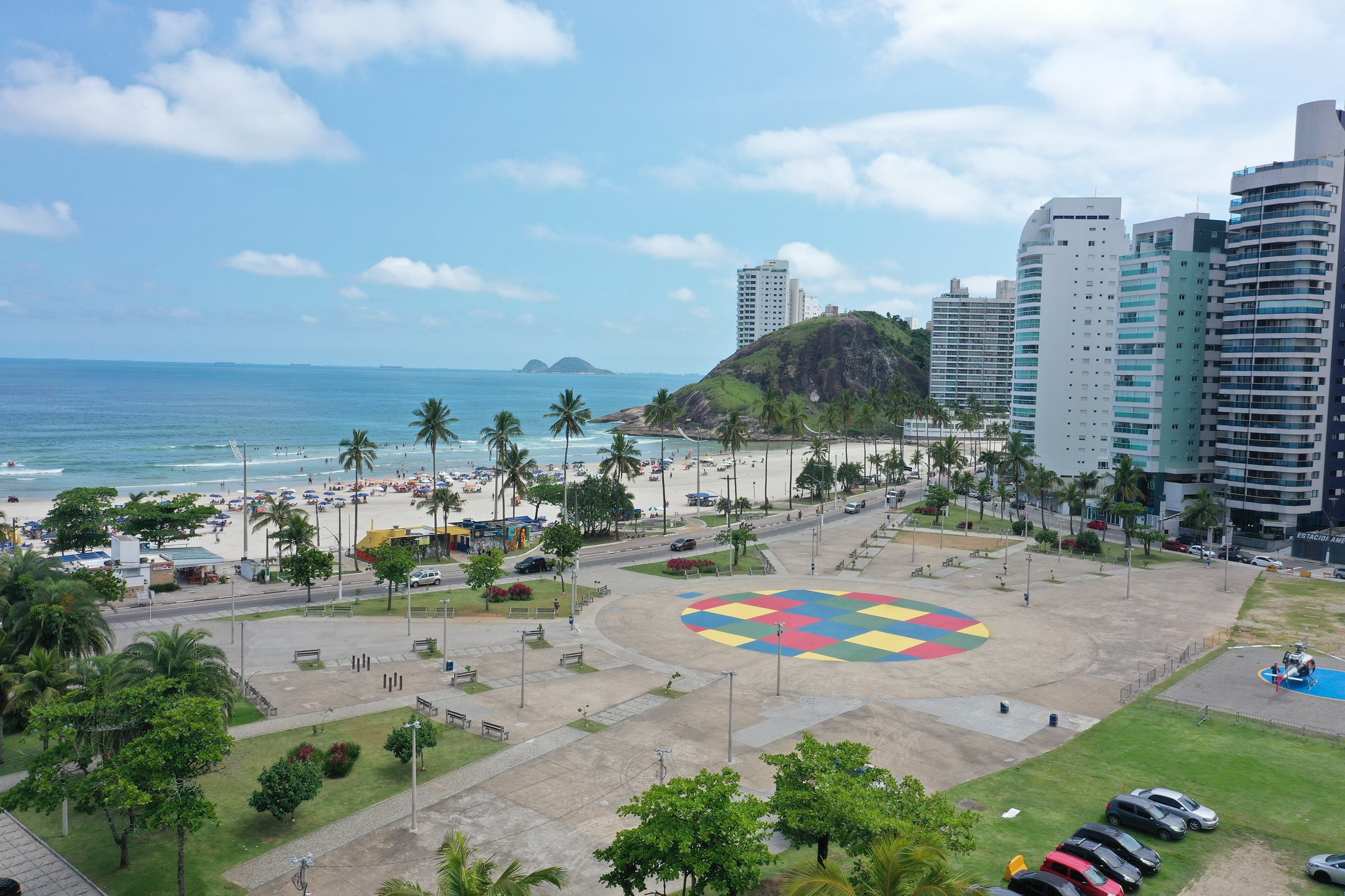 Guarujá celebrou a 3ª edição do Curvão Surf House com esporte, lazer e confraternização na Praia da Enseada
