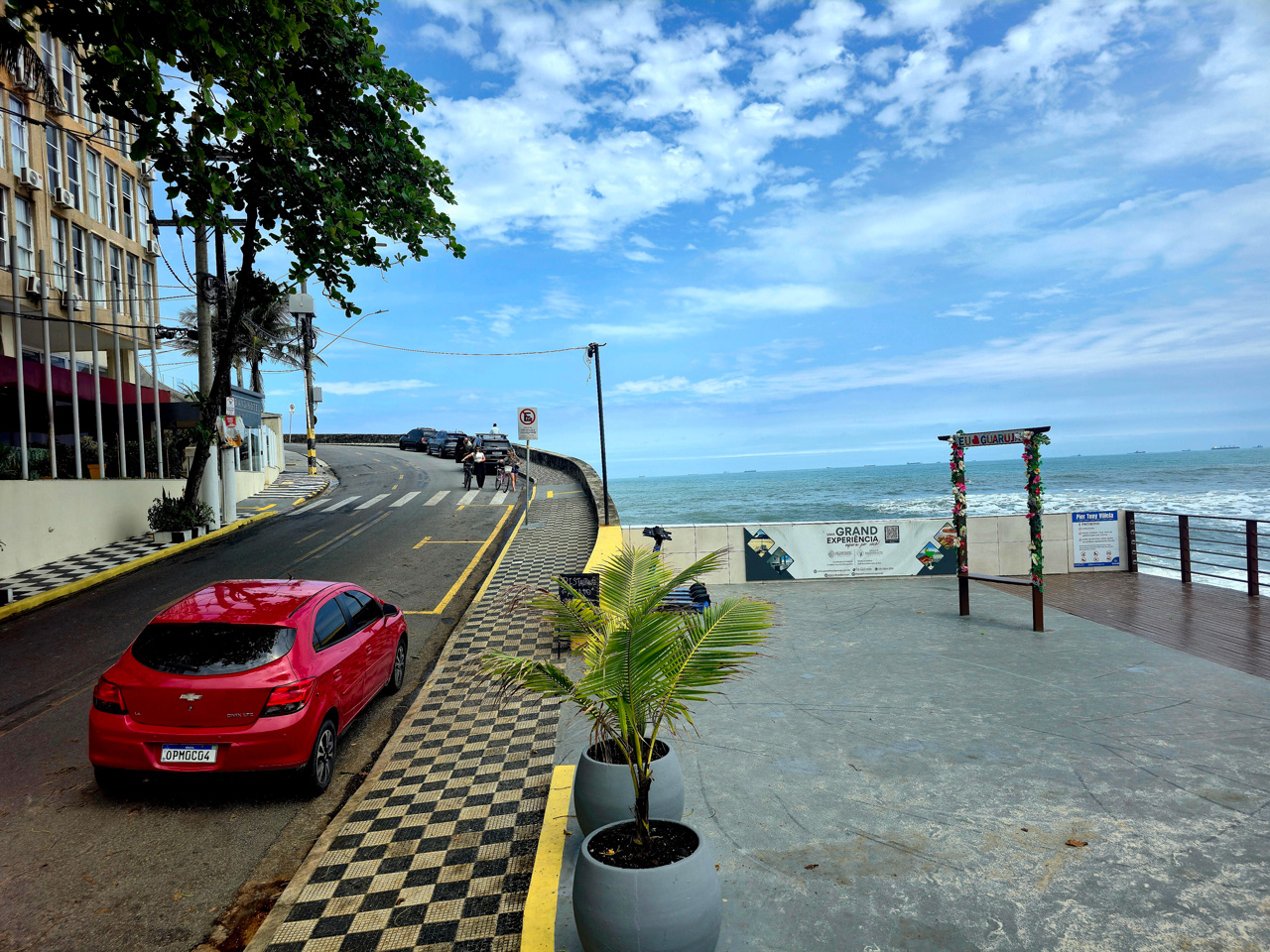 Prefeitura de Guarujá dá início à restauração completa da Avenida Miguel Estefno com melhorias na pavimentação e drenagem