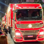 Guarujá reúne quase 35 mil pessoas na emocionante Caravana de Natal da Coca-Cola e abre oficialmente as festividades de fim de ano