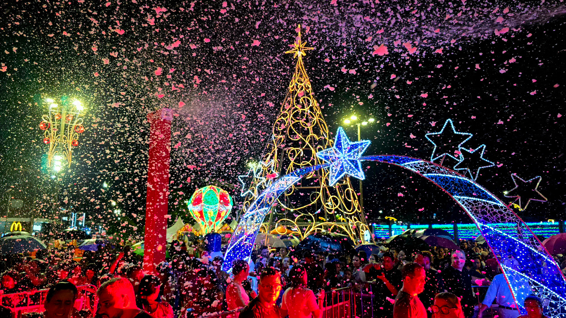 Natal de Encantos reúne quase 10 mil pessoas nos dois primeiros dias e reforça tradição natalina em Guarujá